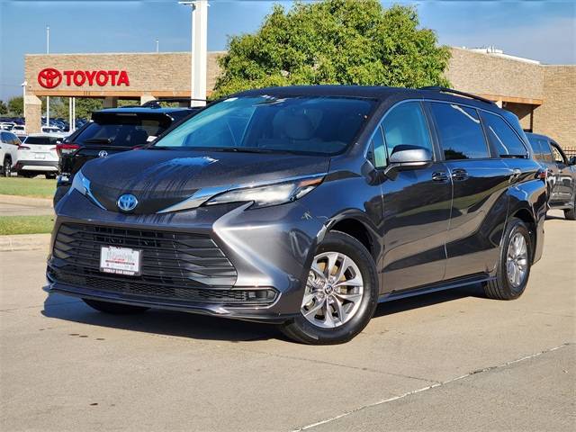 2025 Toyota Sienna LE — Minivan — 115 mi — Burleson, TX