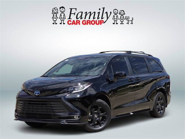 2025 Toyota Sienna Woodland Edition — Minivan — 9,975 mi — Burleson, TX