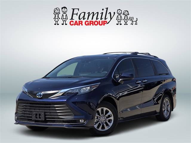 2025 Toyota Sienna XLE — Minivan — 11,000 mi — Burleson, TX