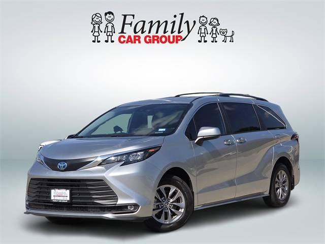 2025 Toyota Sienna XLE — Minivan — 16,852 mi — Burleson, TX