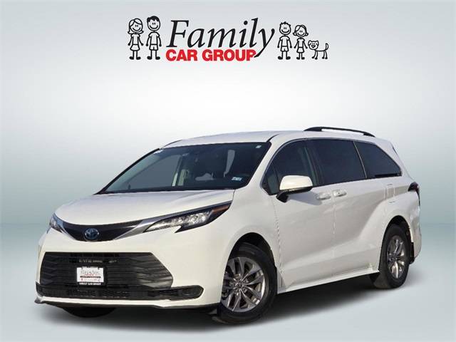 2022 Toyota Sienna LE — Minivan — 27,253 mi — Burleson, TX