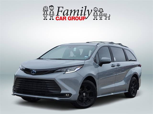 2025 Toyota Sienna Woodland Edition — Minivan — 9,918 mi — Burleson, TX