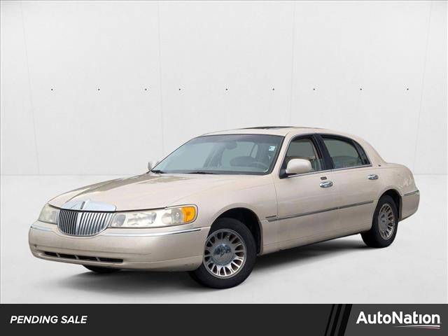 2000 Lincoln Town Car Cartier — Sedan — 95,331 mi — St. Petersburg, FL