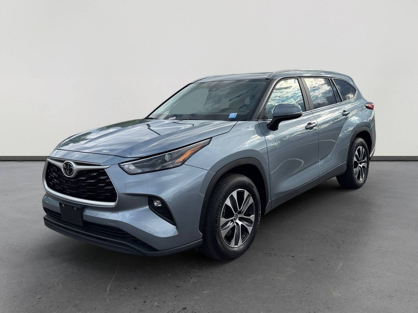 2023 Toyota Highlander XLE — SUV — 32,508 mi — Peoria, AZ