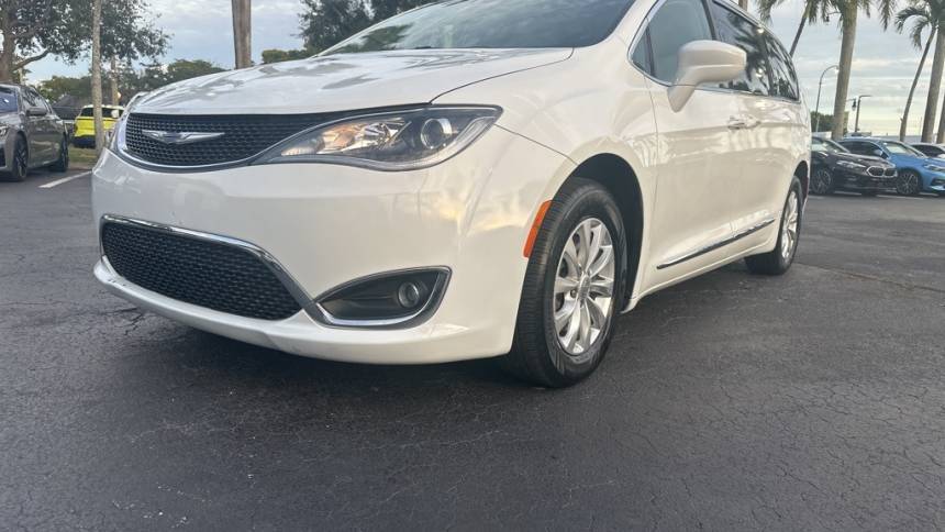 2019 Chrysler Pacifica Touring L — Minivan — 45,931 mi — Plantation, FL