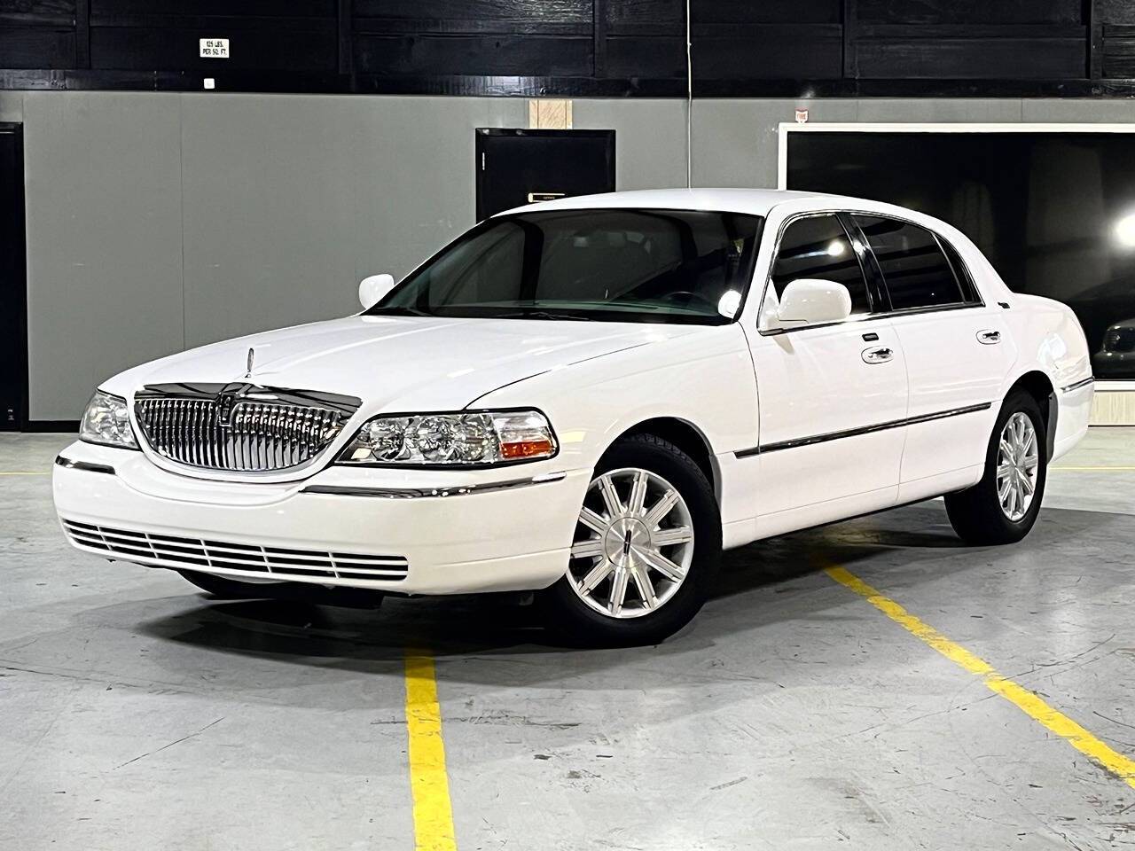 2010 Lincoln Town Car Signature Limited — Sedan — 52,774 mi — Victoria, TX