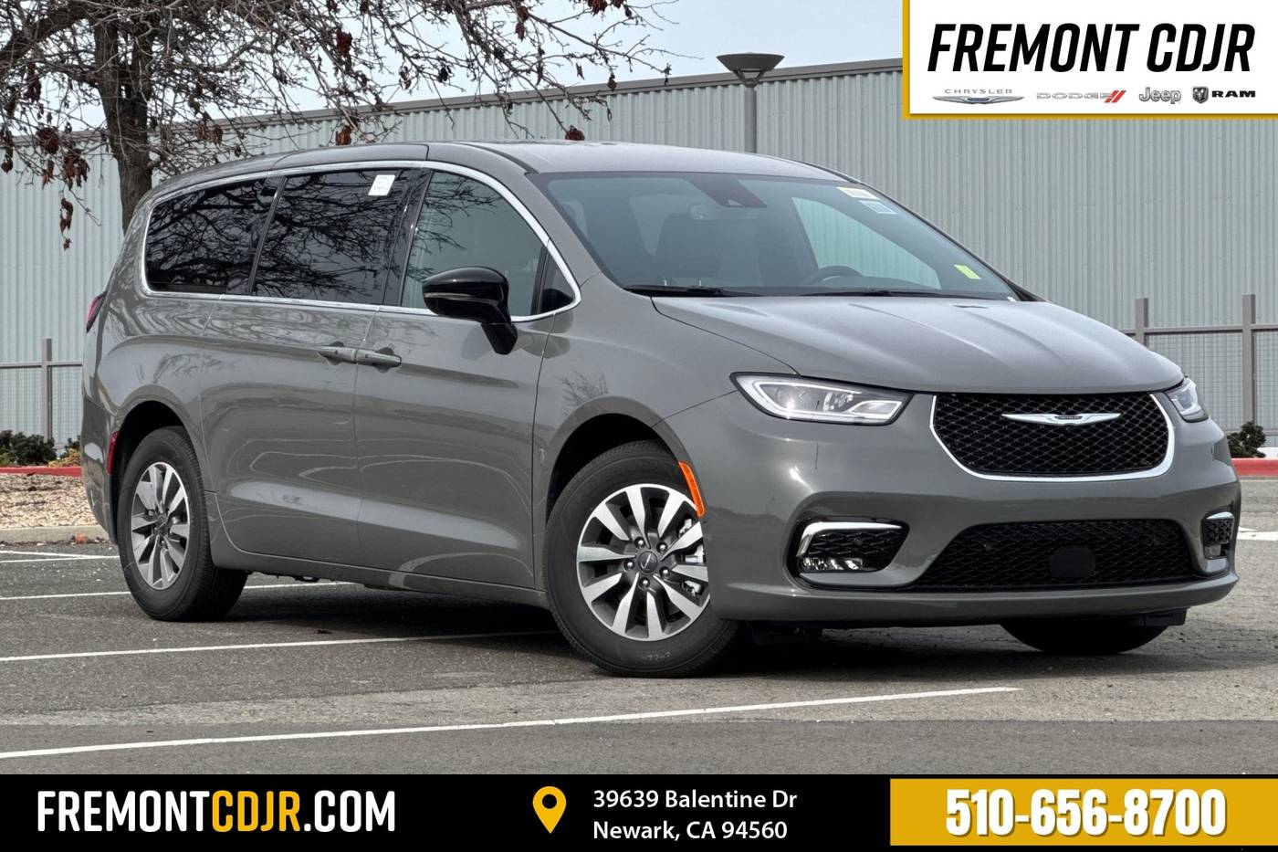 2025 Chrysler Pacifica Hybrid Select — Minivan — 5 mi — Newark, CA