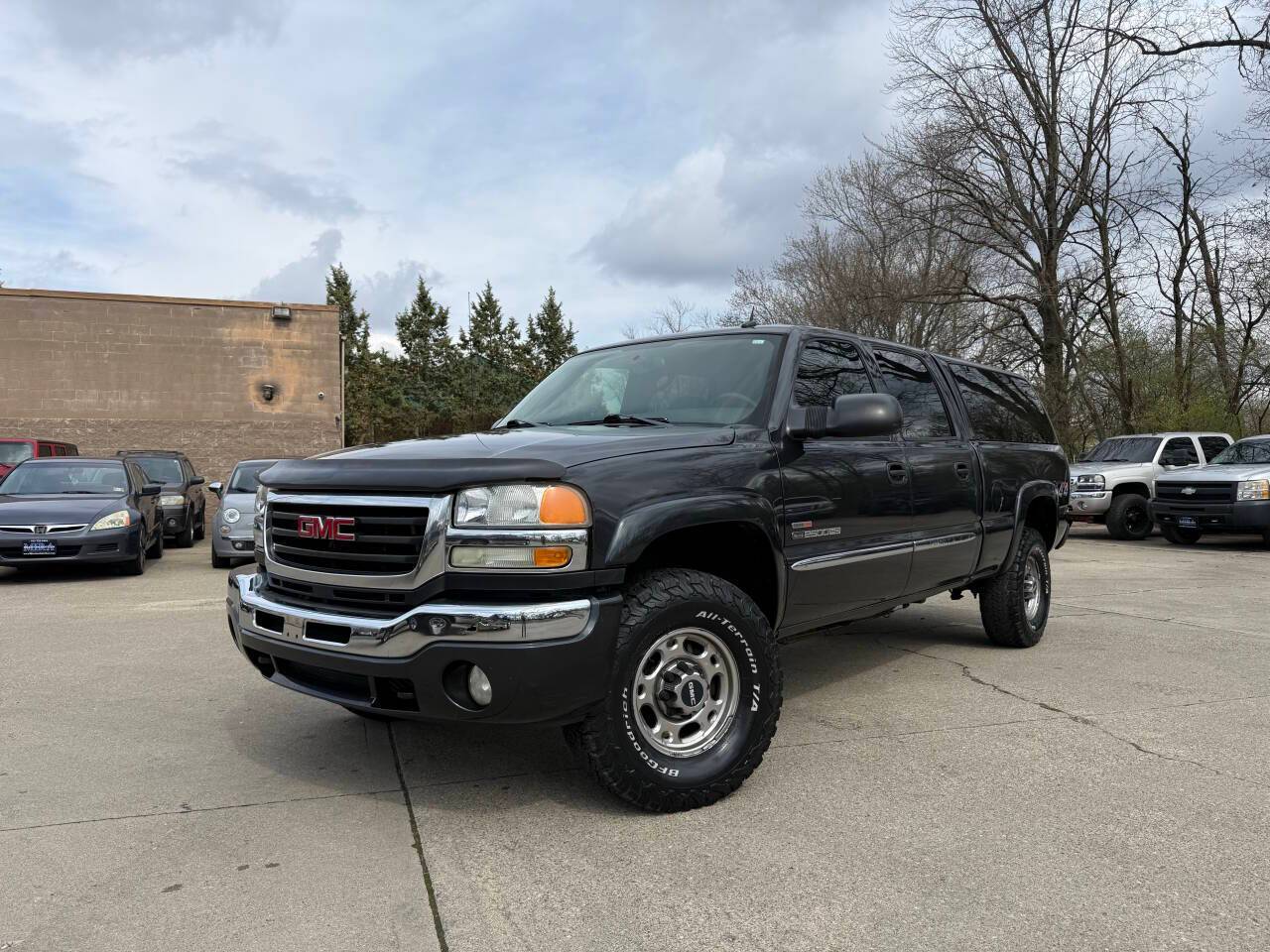 2005 GMC Sierra 2500HD SLT — Pickup Truck — 144,415 mi — Milford, OH