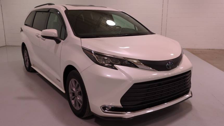 2021 Toyota Sienna XLE — Minivan — 27,981 mi — Southfield, MI