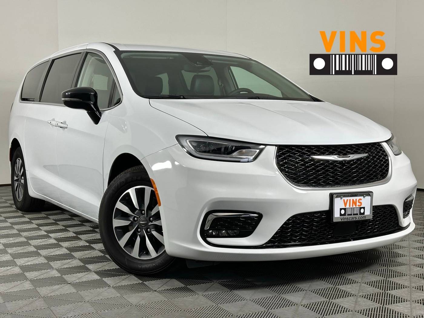 2024 Chrysler Pacifica Hybrid Select — Minivan — 30,193 mi — Baltimore, MD