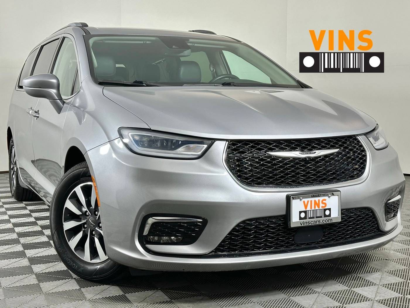 2021 Chrysler Pacifica Touring L — Minivan — 70,163 mi — Baltimore, MD