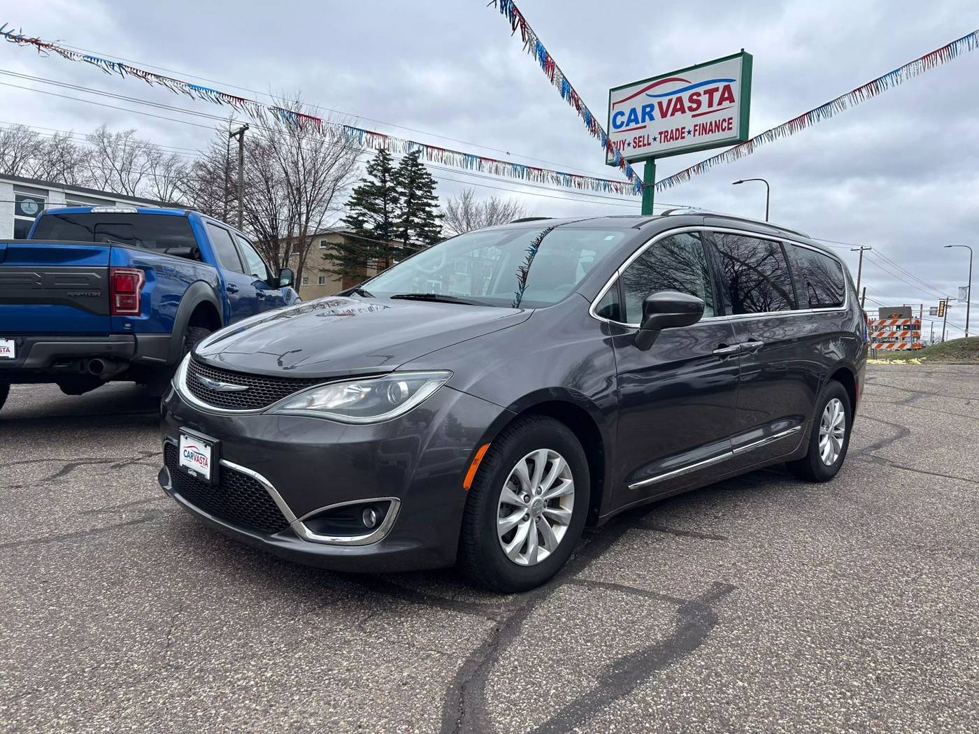 2019 Chrysler Pacifica Touring L — Minivan — 45,019 mi — Saint paul, MN