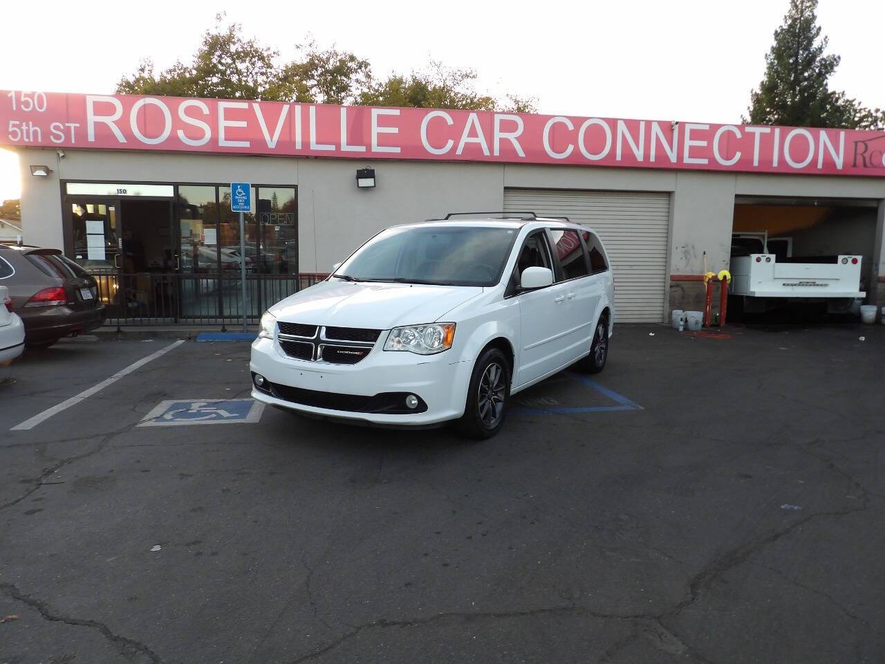 2017 Dodge Grand Caravan SXT — Minivan — 89,891 mi — Roseville, CA