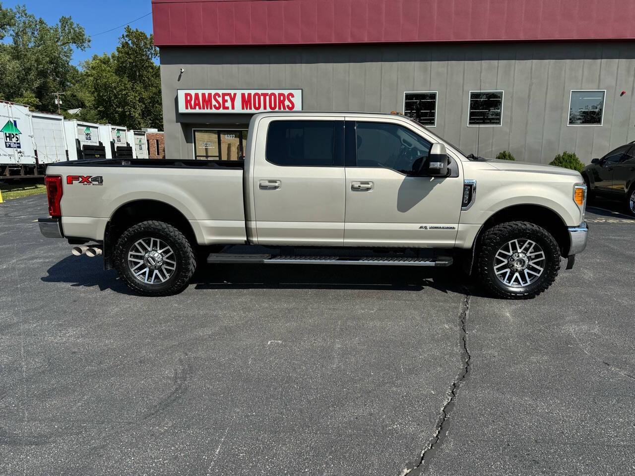 2017 Ford Super Duty F-250 Lariat — Pickup Truck — 149,000 mi — Riverside, MO