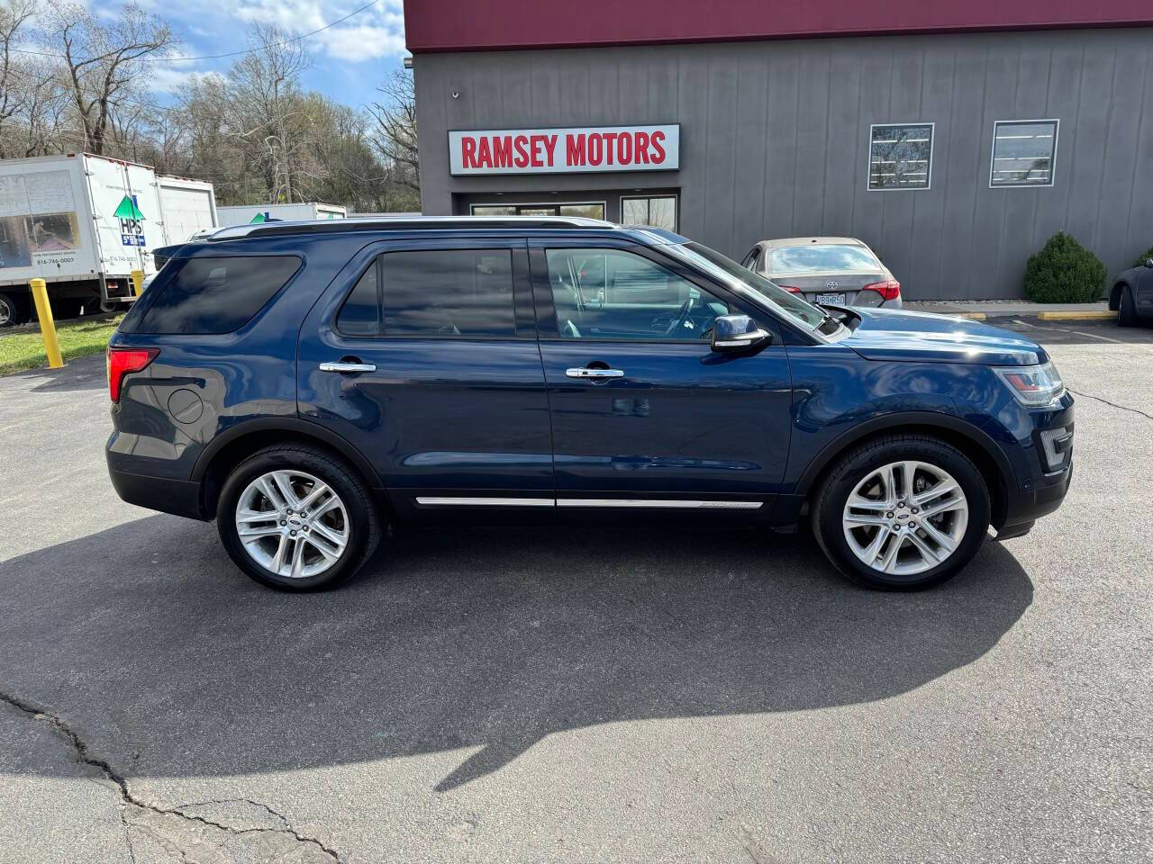 2017 Ford Explorer Limited — SUV — 84,812 mi — Riverside, MO