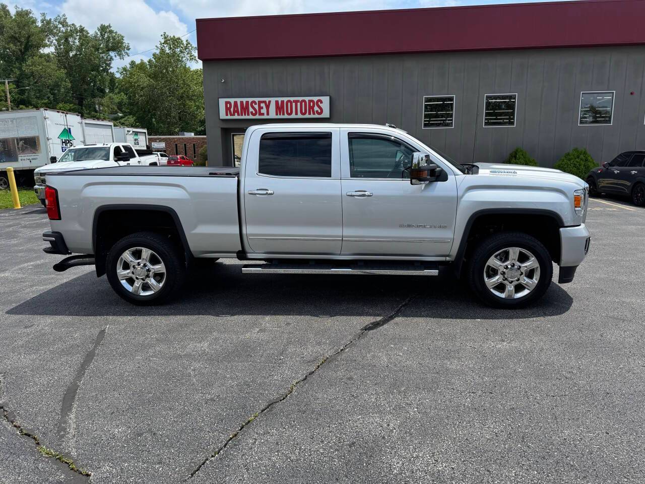 2019 GMC Sierra 2500HD Denali — Pickup Truck — 28,897 mi — Riverside, MO
