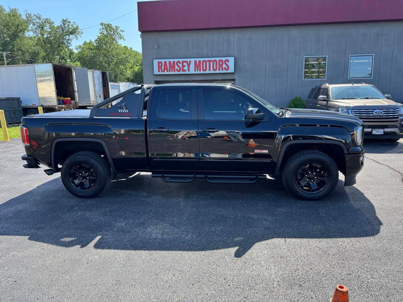 2016 GMC Sierra 1500 SLT — Pickup Truck — 126,550 mi — Riverside, MO