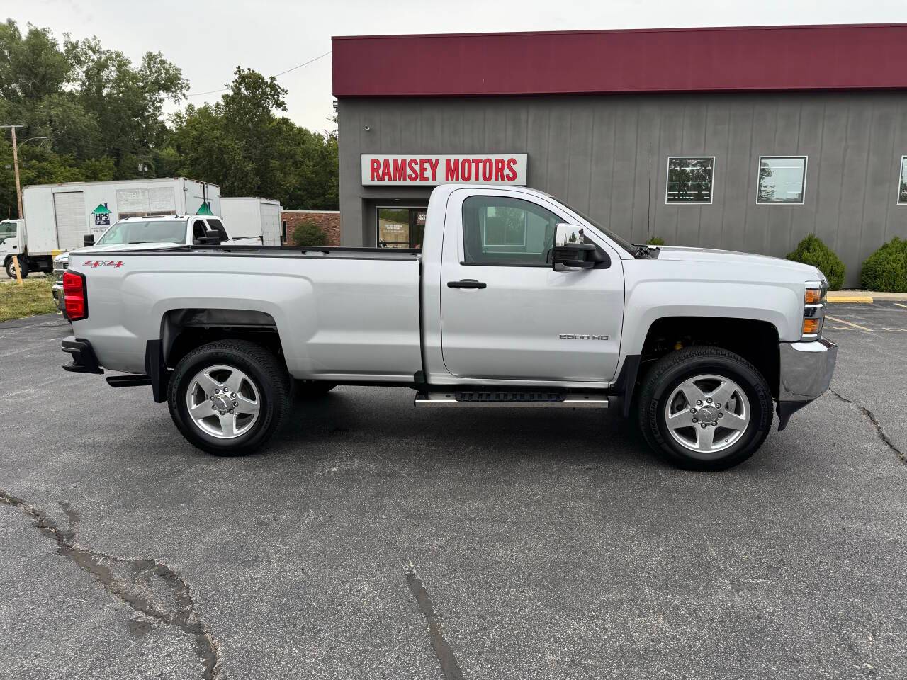 2017 Chevrolet Silverado 2500HD WT — Pickup Truck — 188,922 mi — Riverside, MO
