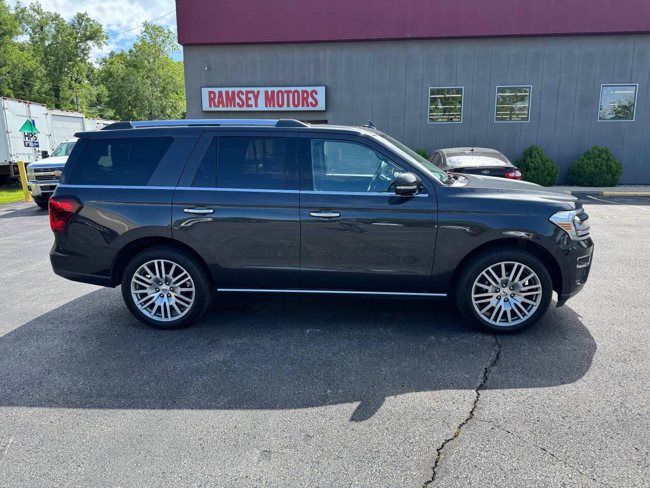 2022 Ford Expedition Limited — SUV — 46,196 mi — Riverside, MO