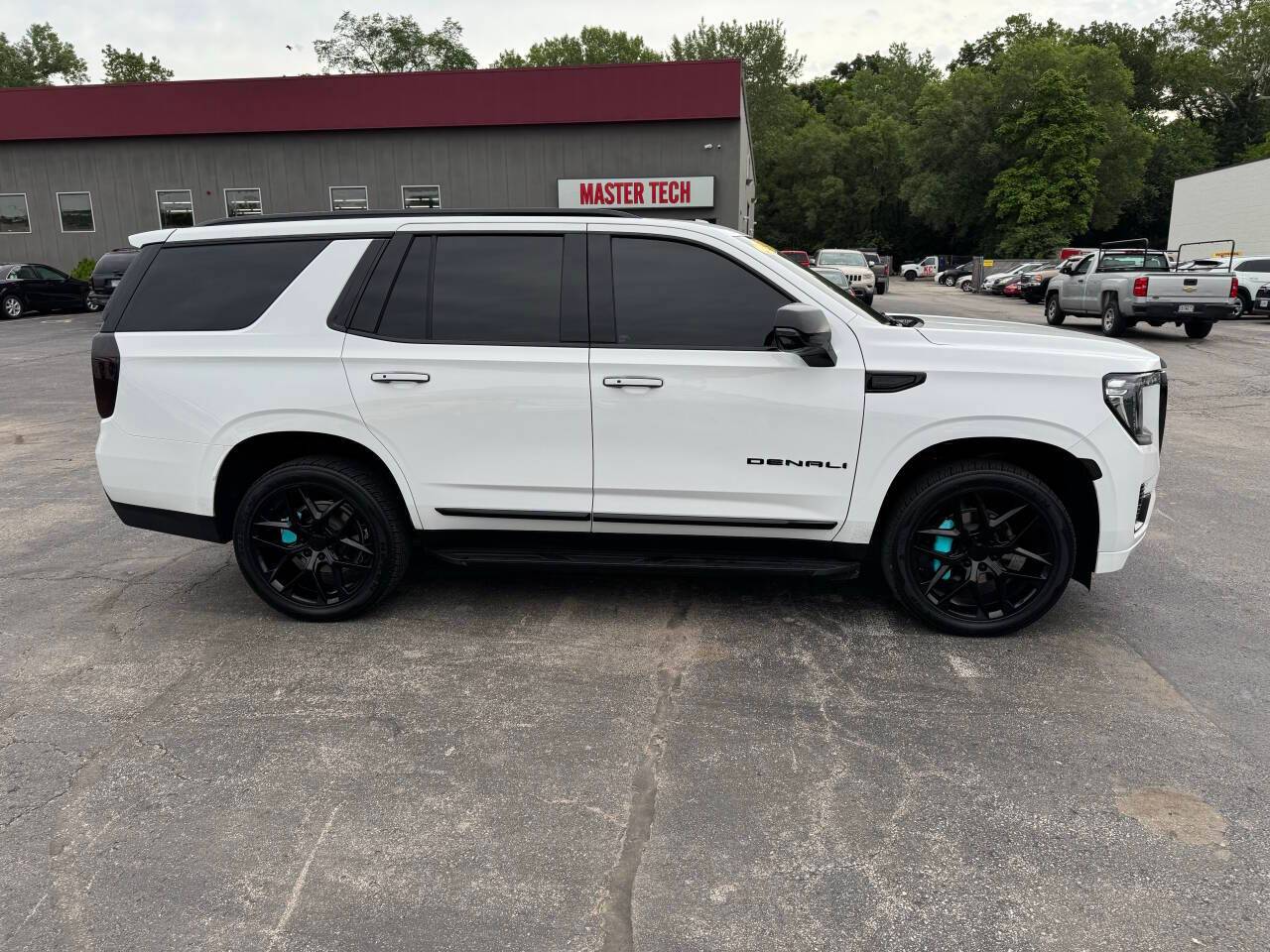 2024 GMC Yukon Denali — SUV — 28,344 mi — Riverside, MO