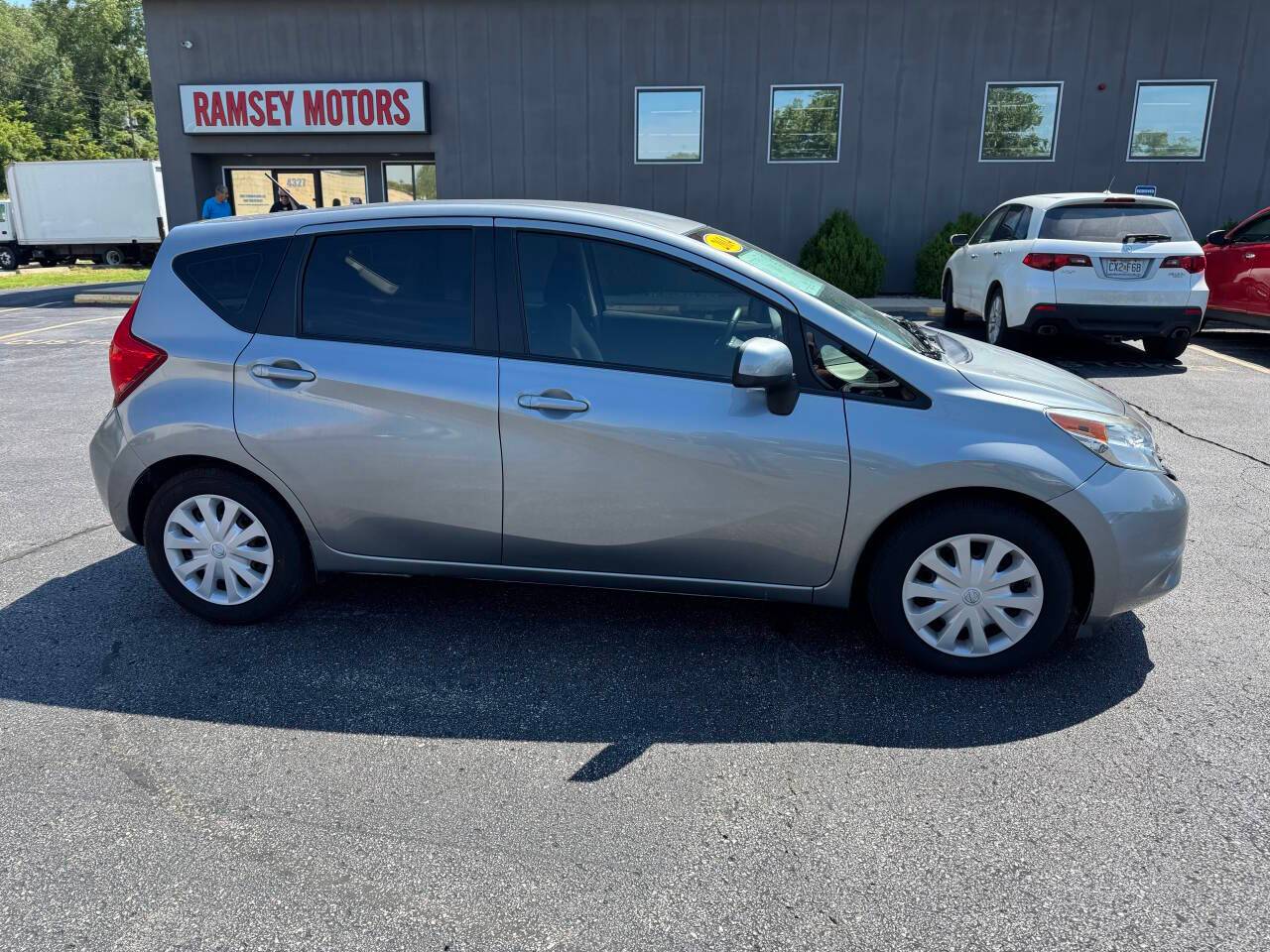 2014 Nissan Versa 1.6 SV — Hatchback — 58,533 mi — Riverside, MO