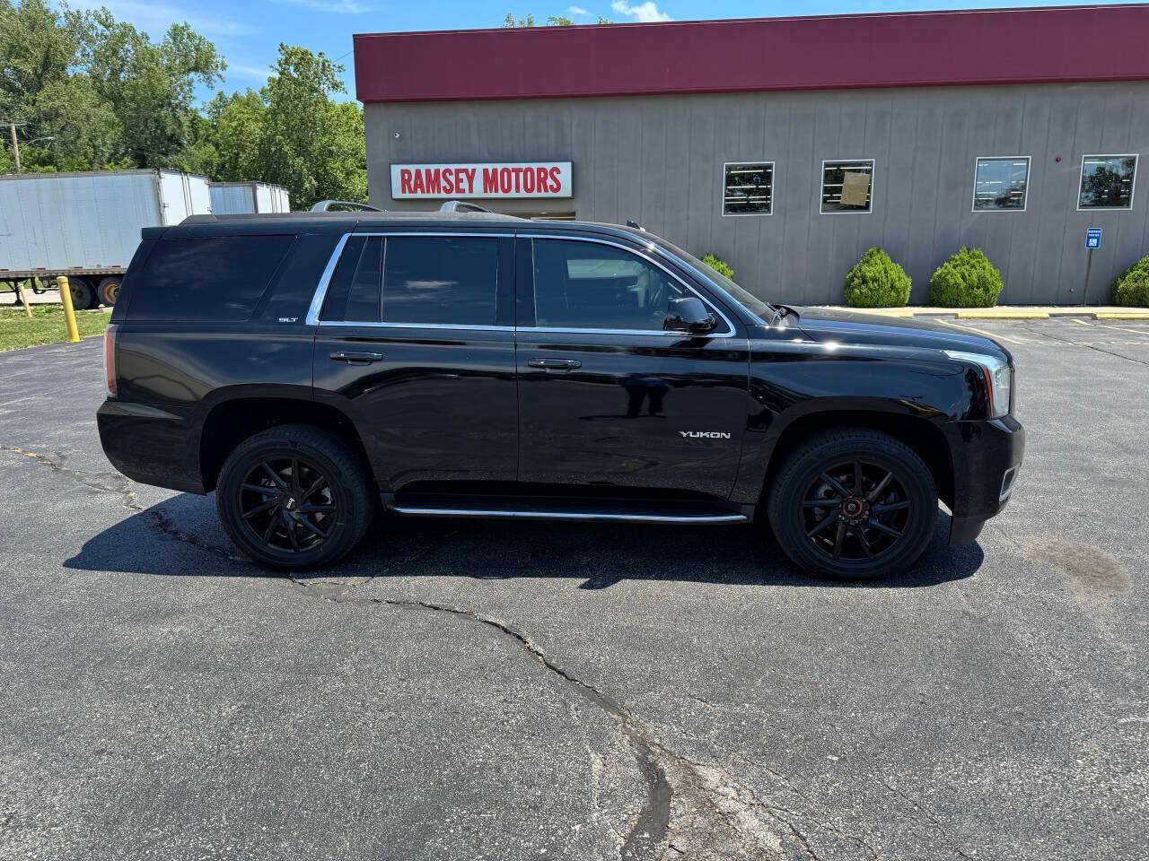 2017 GMC Yukon SLT — SUV — 134,061 mi — Riverside, MO