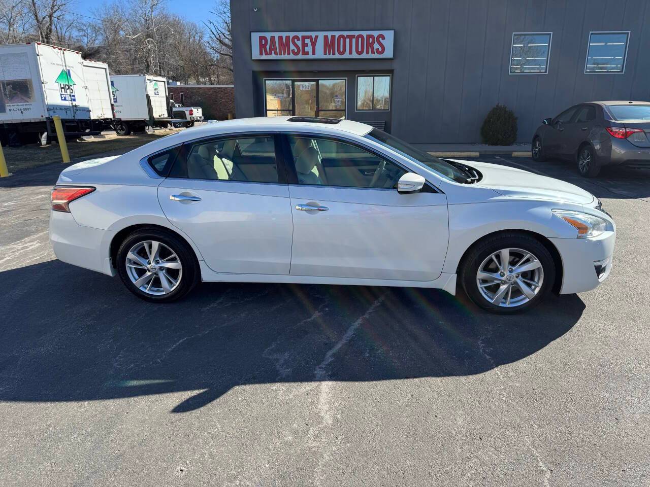 2014 Nissan Altima 2.5 SV — Sedan — 148,343 mi — Riverside, MO