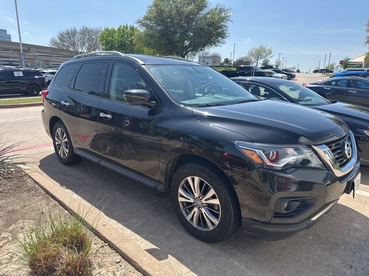 2019 Nissan Pathfinder SV — SUV — 136,353 mi — Frisco, TX