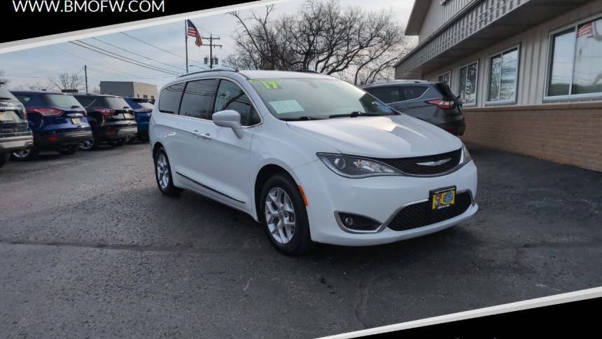 2017 Chrysler Pacifica Touring L Plus — Minivan — 88,907 mi — Racine, WI
