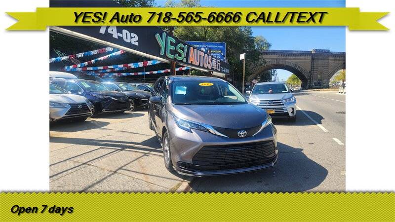 2022 Toyota Sienna LE — Minivan — 44,424 mi — Elmhurst, NY
