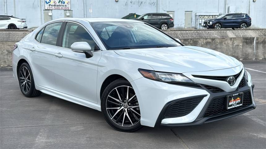 2023 Toyota Camry SE — Sedan — 60,330 mi — Humble, TX
