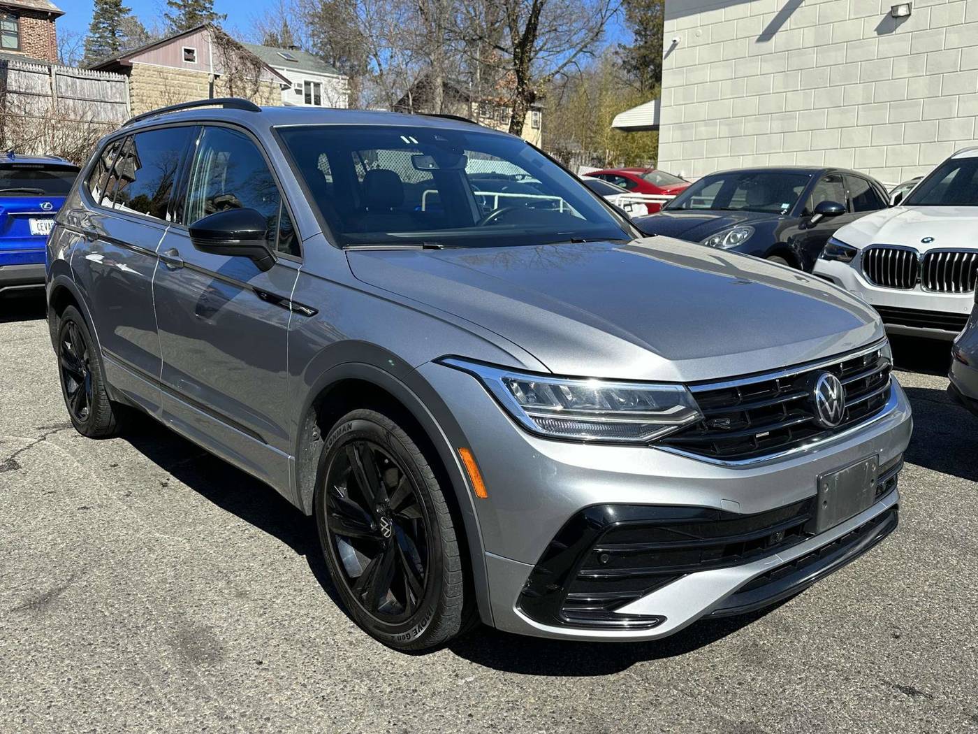 2023 Volkswagen Tiguan SE R-Line Black — SUV — 50,290 mi — Great Neck, NY