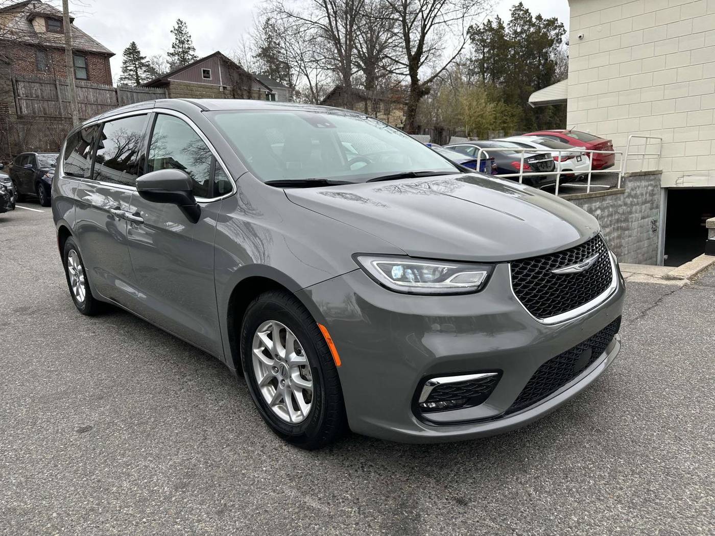 2023 Chrysler Pacifica Touring L — Minivan — 62,603 mi — Great Neck, NY