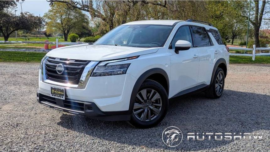 2022 Nissan Pathfinder SV