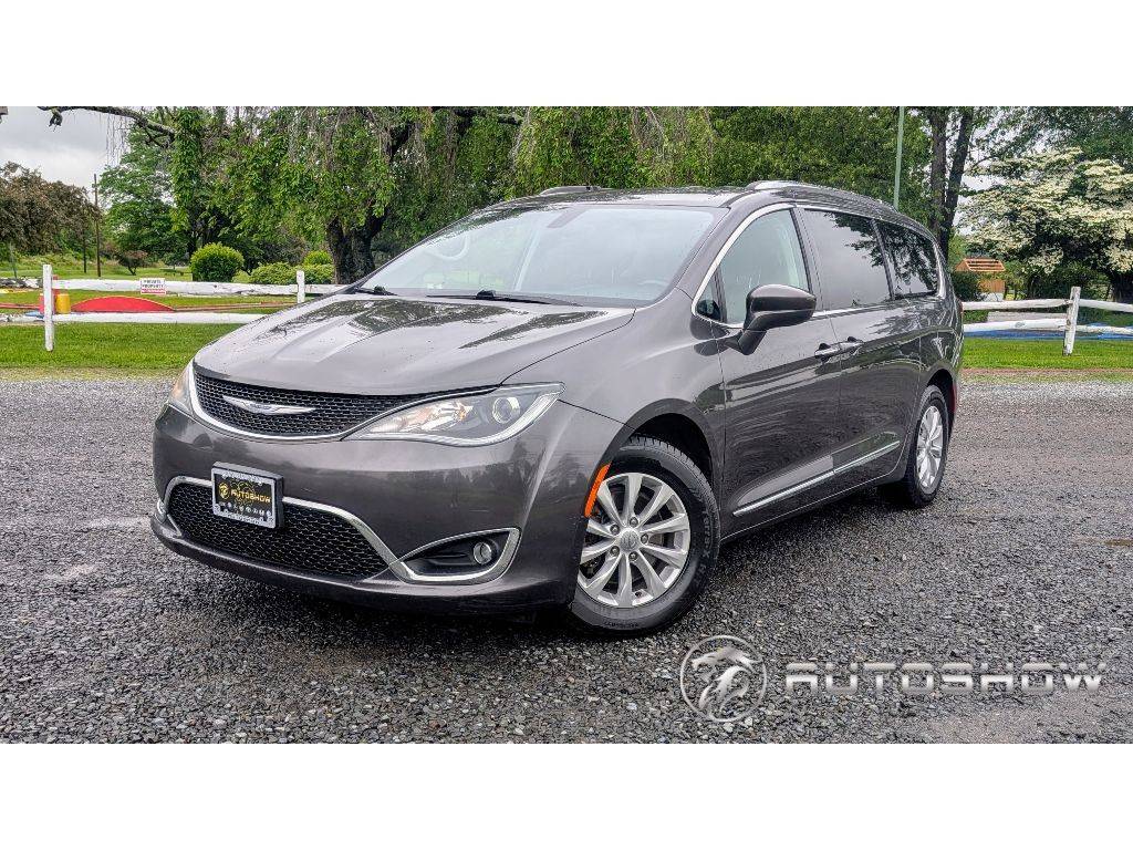 2019 Chrysler Pacifica Touring L — Minivan — 124,243 mi — Somerset, NJ
