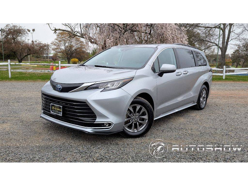 2023 Toyota Sienna XLE — Minivan — 50,121 mi — Somerset, NJ