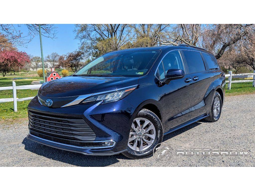 2023 Toyota Sienna XLE — Minivan — 55,327 mi — Neptune City, NJ