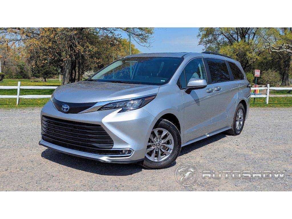 2024 Toyota Sienna XLE — Minivan — 51,783 mi — Neptune City, NJ