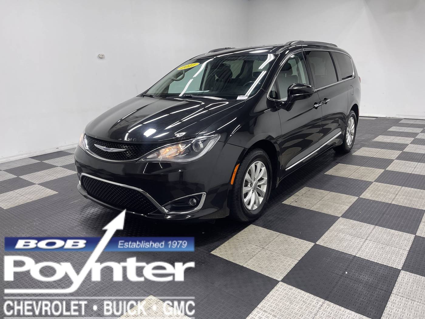 2017 Chrysler Pacifica Touring L — Minivan — 125,012 mi — Seymour, IN