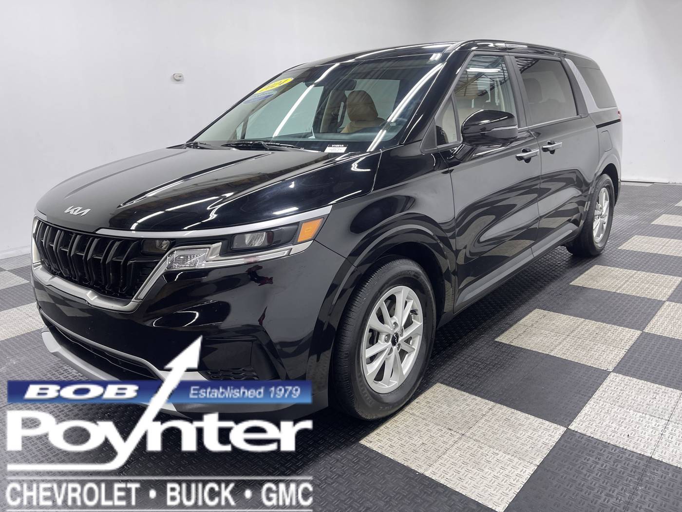 2024 Kia Carnival LXS — Minivan — 24,811 mi — Seymour, IN