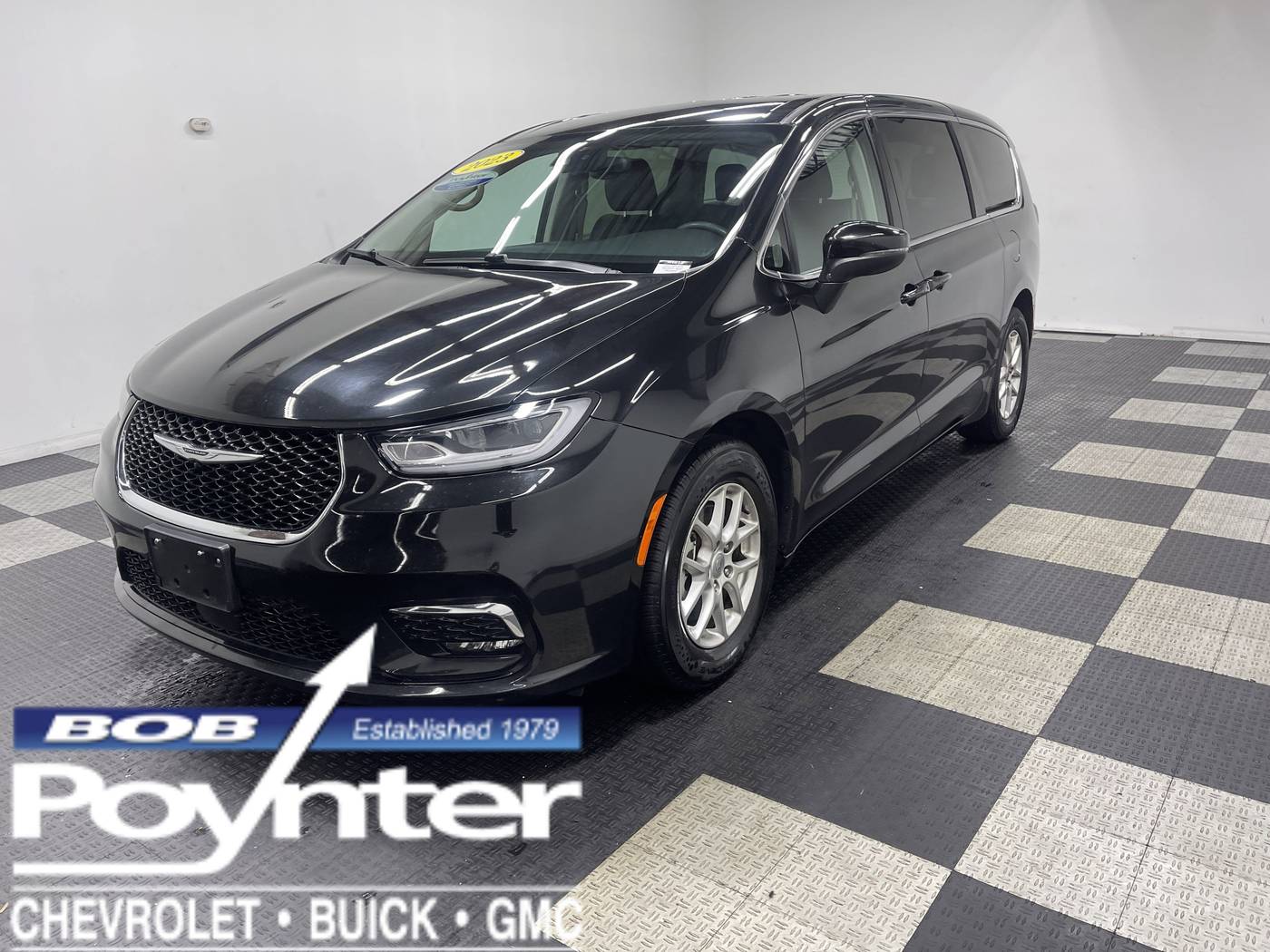 2023 Chrysler Pacifica Touring L — Minivan — 71,279 mi — Seymour, IN