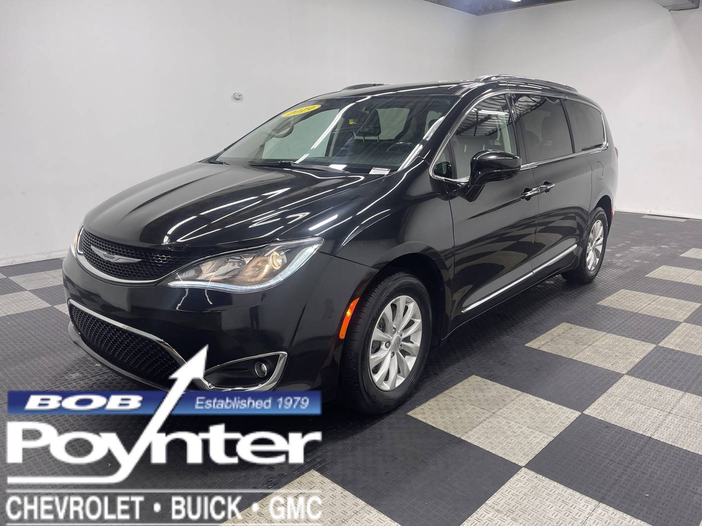 2019 Chrysler Pacifica Touring L — Minivan — 99,235 mi — Seymour, IN