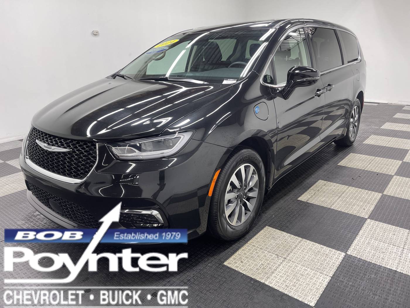 2024 Chrysler Pacifica Hybrid Select — Minivan — 57,792 mi — Seymour, IN