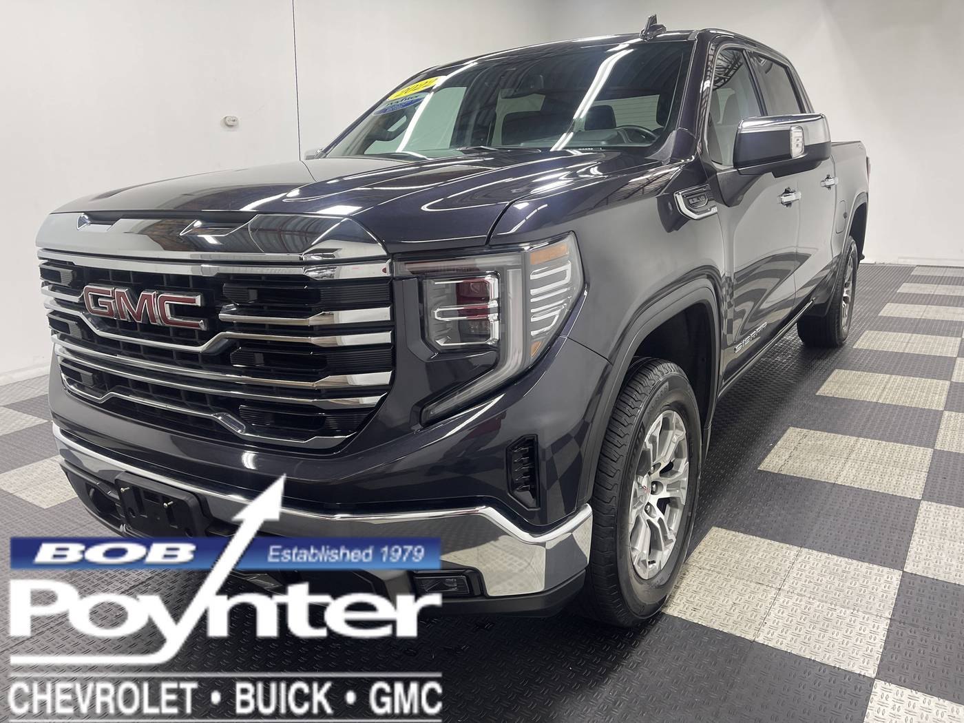 2024 GMC Sierra 1500 SLT — Pickup Truck — 19,635 mi — Seymour, IN