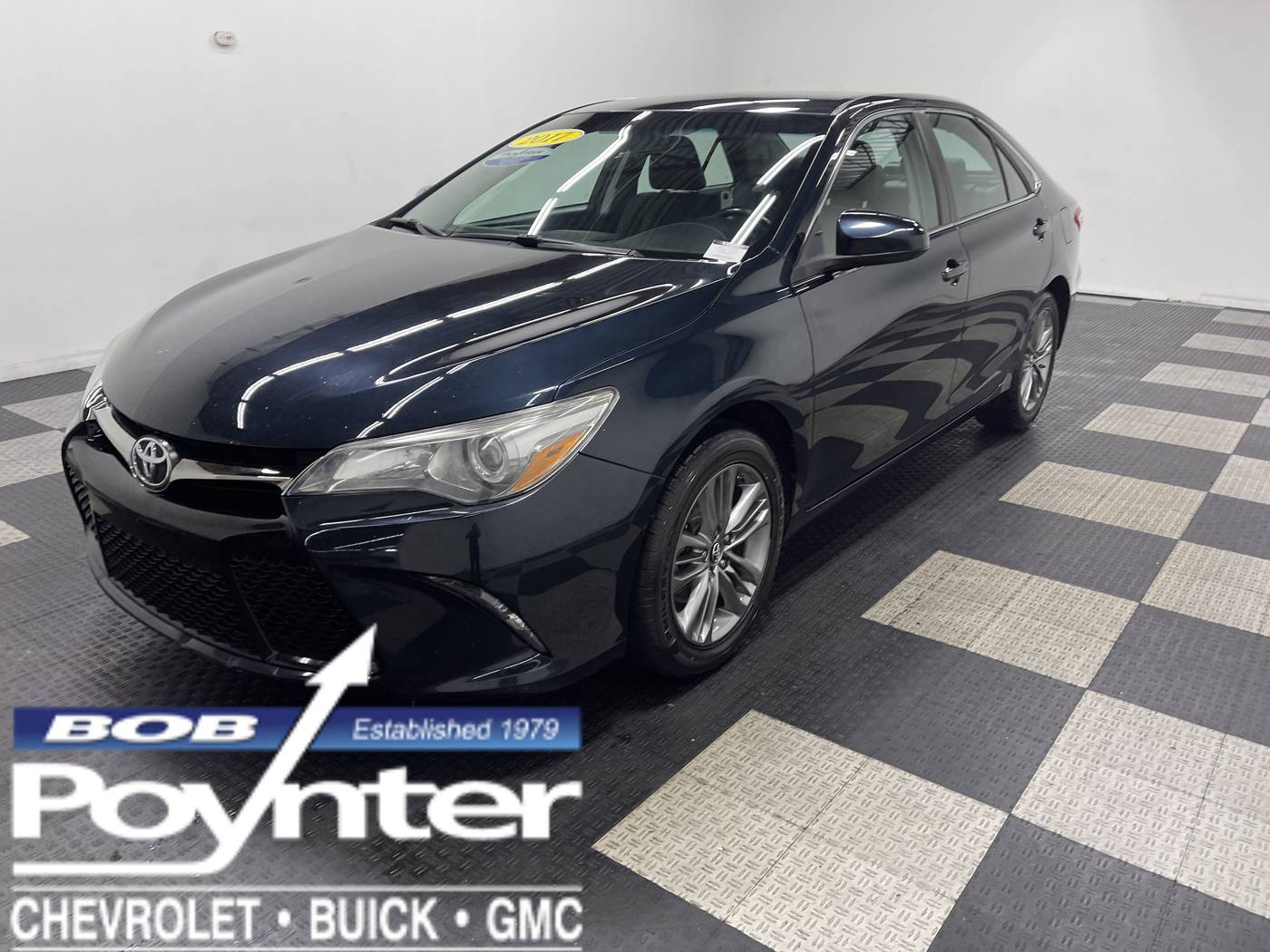 2017 Toyota Camry SE — Sedan — 122,076 mi — Seymour, IN