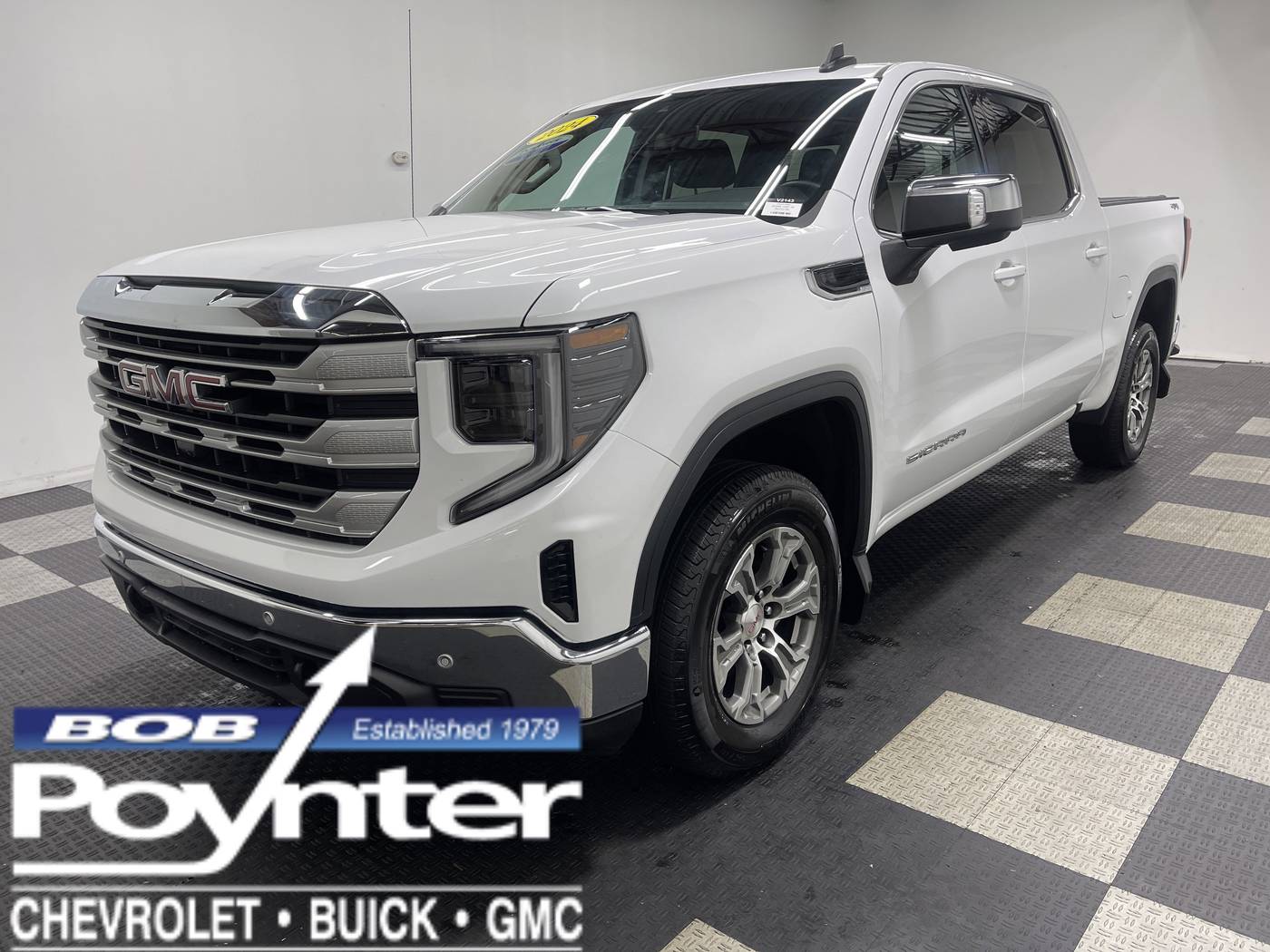 2024 GMC Sierra 1500 SLE — Pickup Truck — 14,519 mi — Seymour, IN