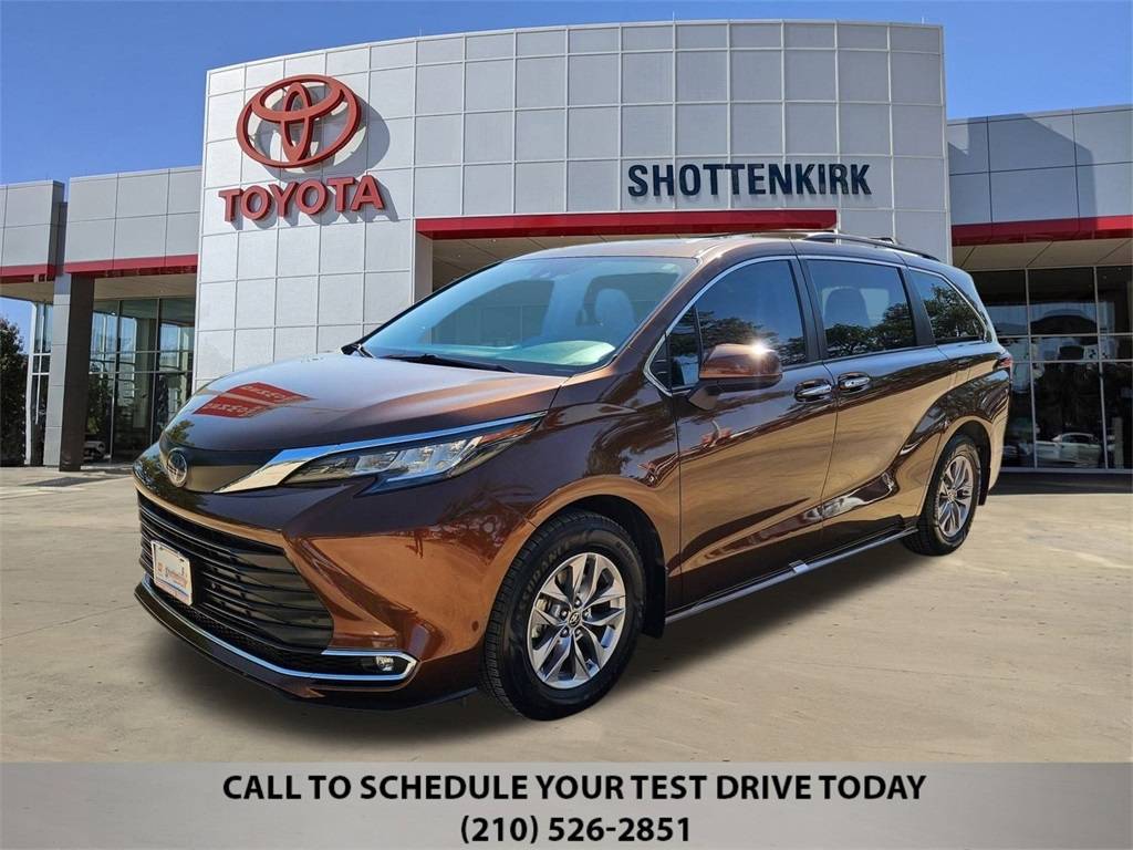 2022 Toyota Sienna XLE — Minivan — 70,149 mi — San Antonio, TX