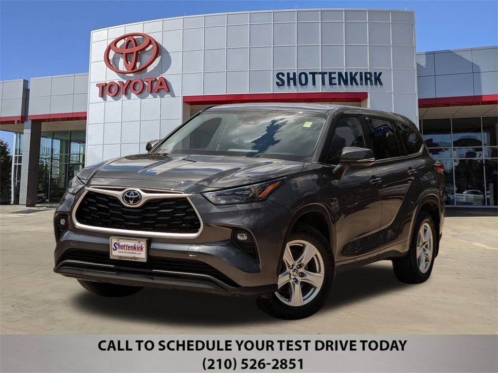 2023 Toyota Highlander LE — SUV — 27,495 mi — San Antonio, TX