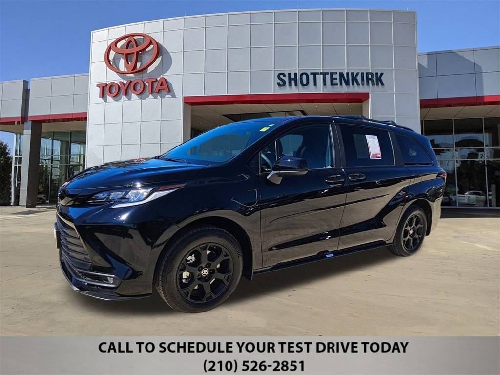 2025 Toyota Sienna Woodland Edition — Minivan — 5 mi — San Antonio, TX
