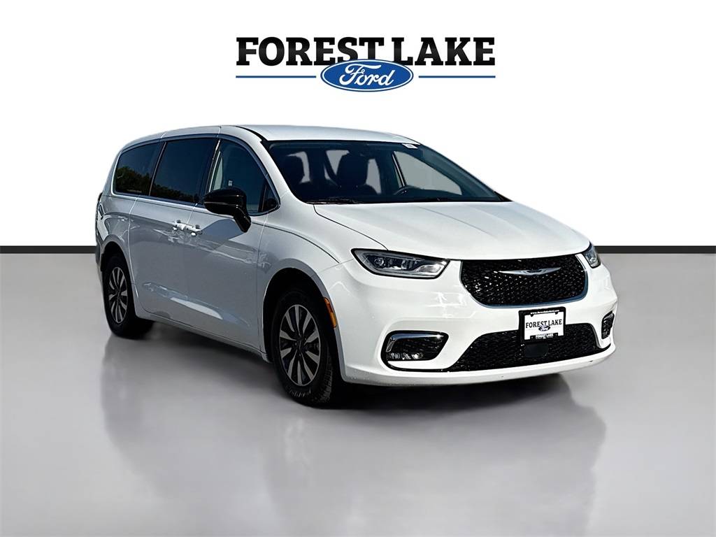 2024 Chrysler Pacifica Hybrid Select — Minivan — 55,972 mi — Forest Lake, MN